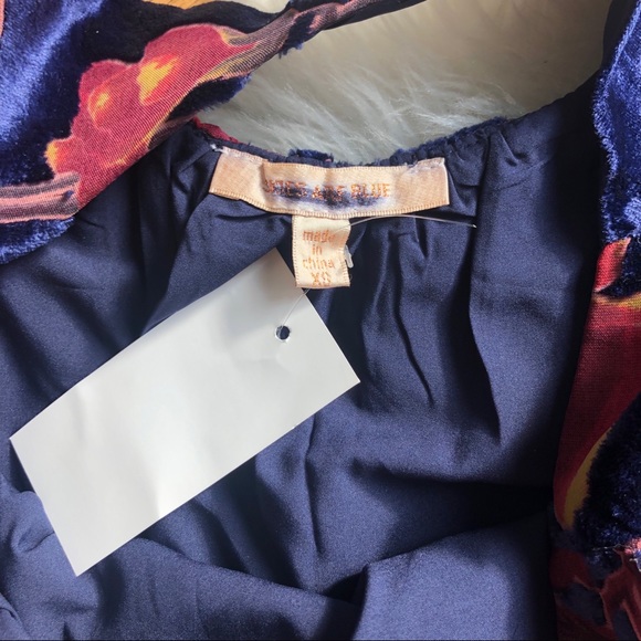 Burnout Velvet Floral Dress - Picture 6 of 6